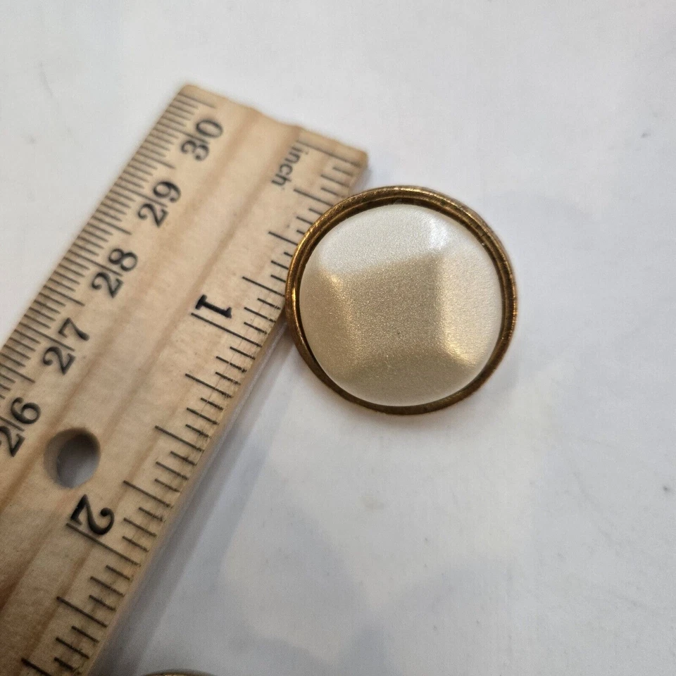 Pendientes CHICOS Imitación Perla Botón Redondos Perforados Tono Dorado Clásicos Foto 4 de 4