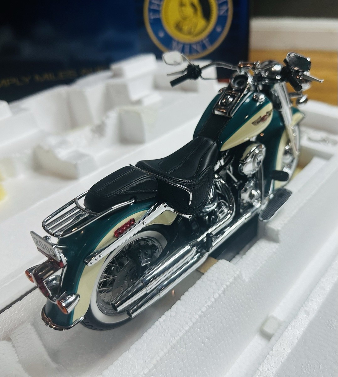 Franklin Mint Harley Davidson 2009 Softail Deluxe Green/white 1/10