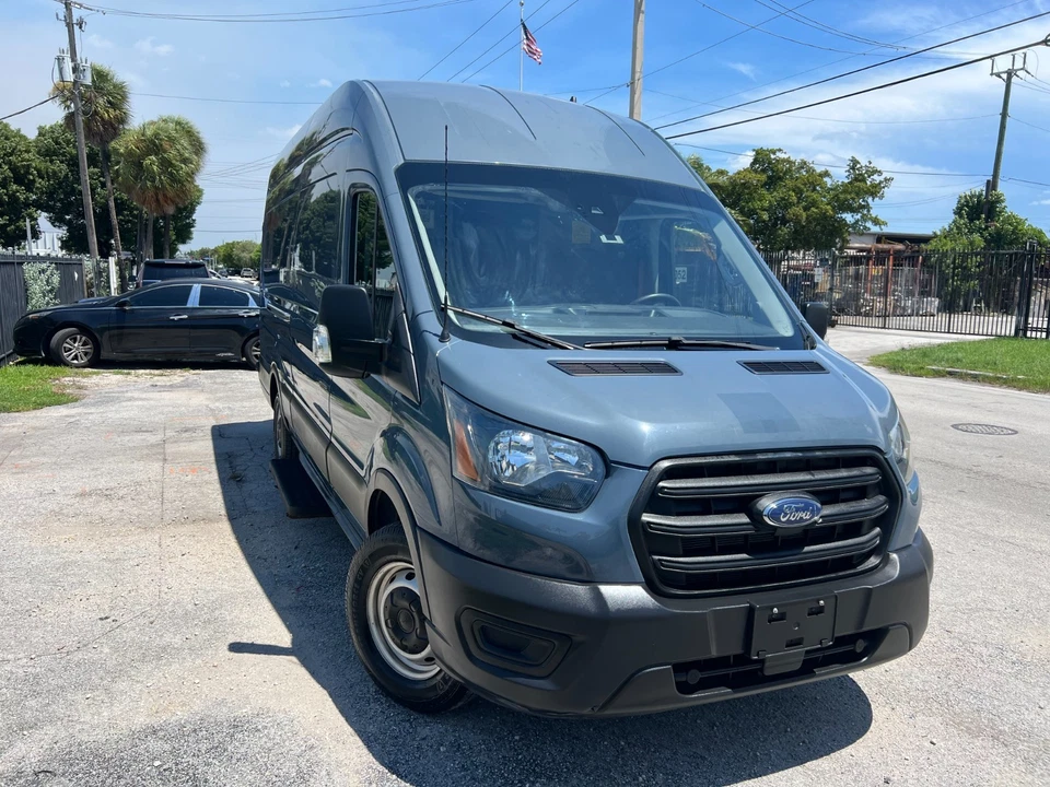 Ford Transit-250 2020  Foto 2 de 4