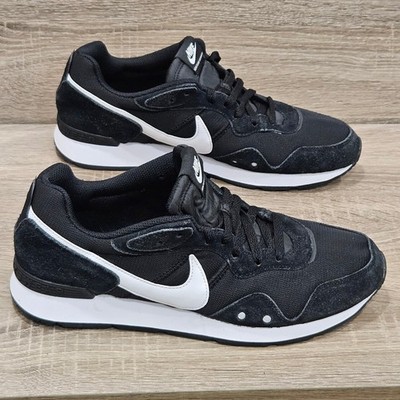 Nike Venture Runner Mens 9.5 Black White CK2944-002 Retro Lifestyle Sneakers
