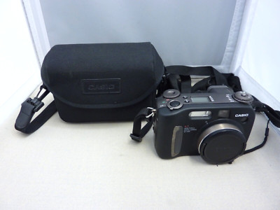 Casio 4.1 MEGA PIXEL QV-4000 Digitalkamera mit CANON LENS 2.0-2.5  3x opt. Zoom