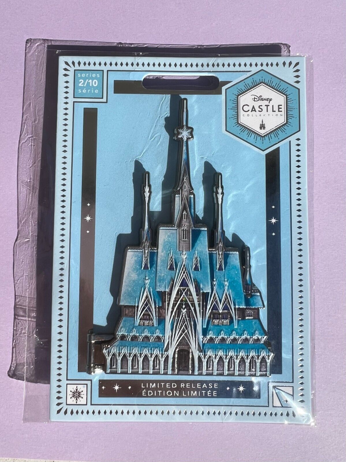 Jumbo Disney Castle Collection 2/10 LR NIP Frozen Arendelle Elsa Castle Pin