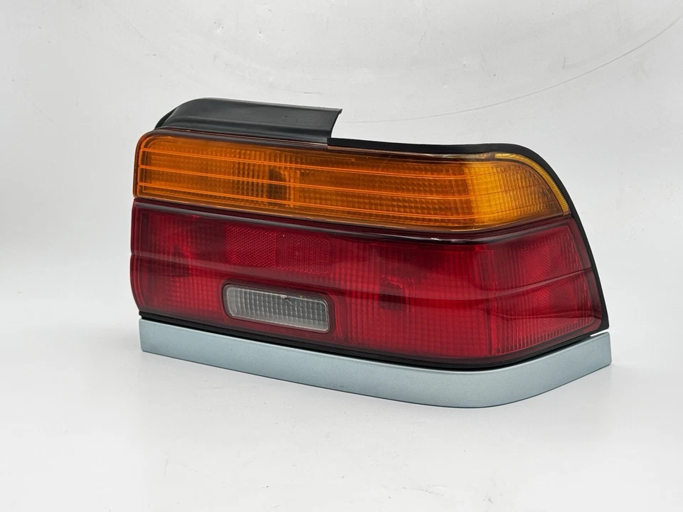 1993-1995 Toyota Corolla Sedan lanterna traseira direita passageiro lanterna traseira FLAW - Imagem 3 de 4