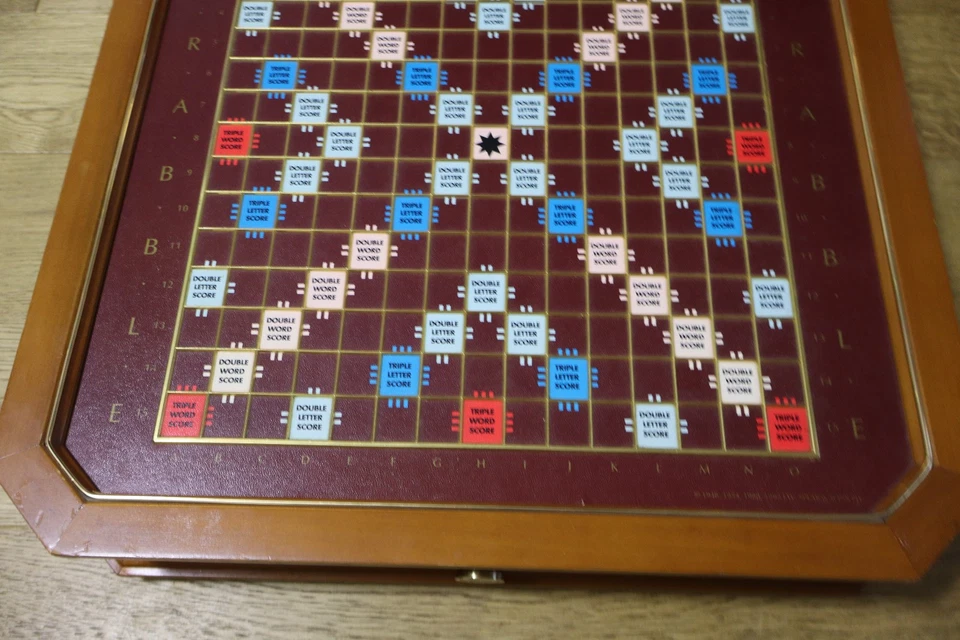 GENUINE FRANKLIN MINT SCRABBLE REVOLVING BOARD WITH STORAGE NO TILES OR RACKS - Image 3 of 4
