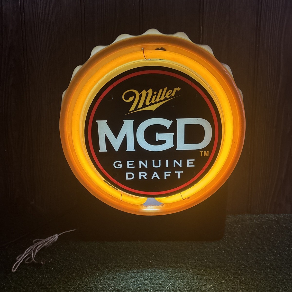Miller Genuine Draft MGD Beer Neon Light Up Sign Man Cave Vintage