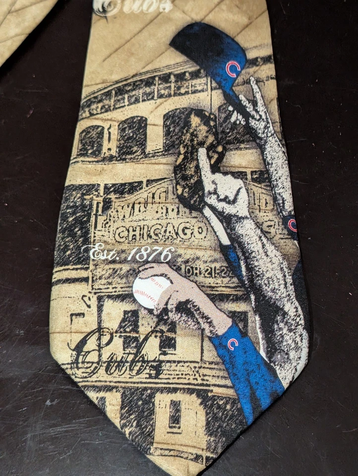 Corbata de cuello Chicago Cubs diseño de estadio para hombre 100 % seda MLB marrón tostado Foto 2 de 4