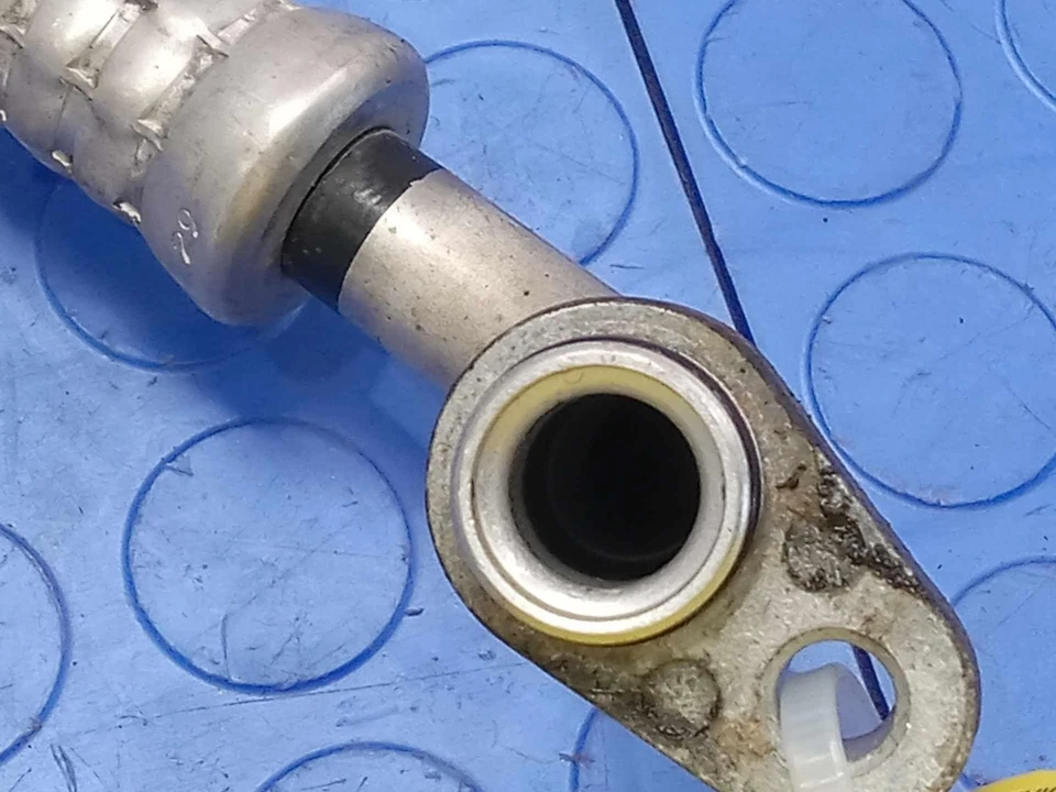 Manguera de succión de aire acondicionado Toyota Prius V 2012-2015 1,8 L pieza original OEM 8871247051 Foto 3 de 4