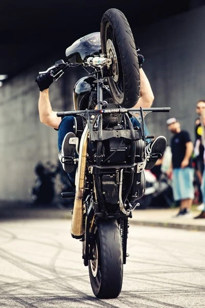 Kit de transmisión por cadena piñón 24/52 + cadena Harley Davidson Dyna (2000-2005) Stunt Foto 2 de 4