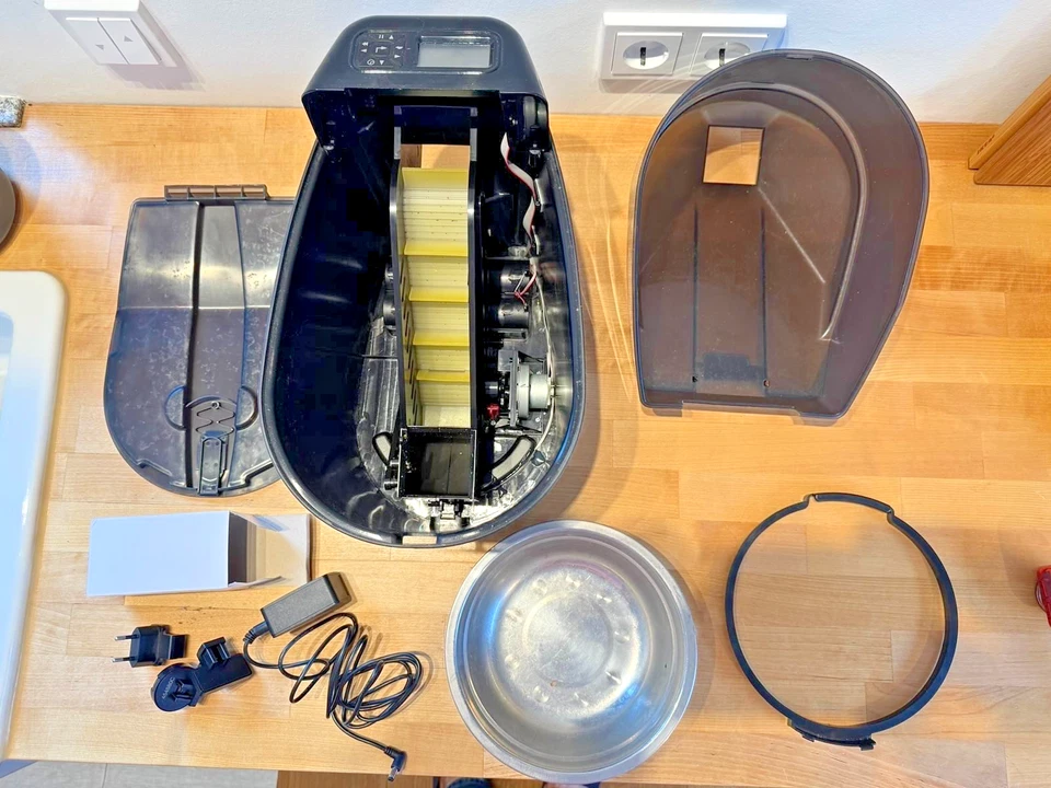 PetSafe Hunde Katzen Futterautomat Futterspender 12 Mahlzeiten Automat digital - Bild 3 von 4