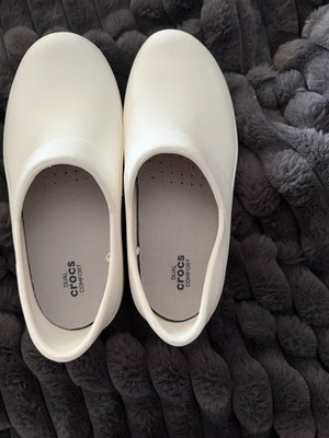 Crocs Womens Neria Pro II Clogs Dual Comfort Nursing Shoes Size 7 White Slip On
