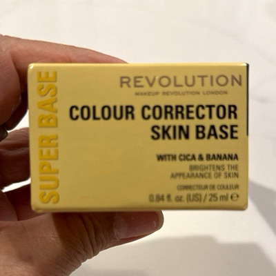 Revolution Super Base Colour Corrector Skin Base Brightening Cica Banana 25ml