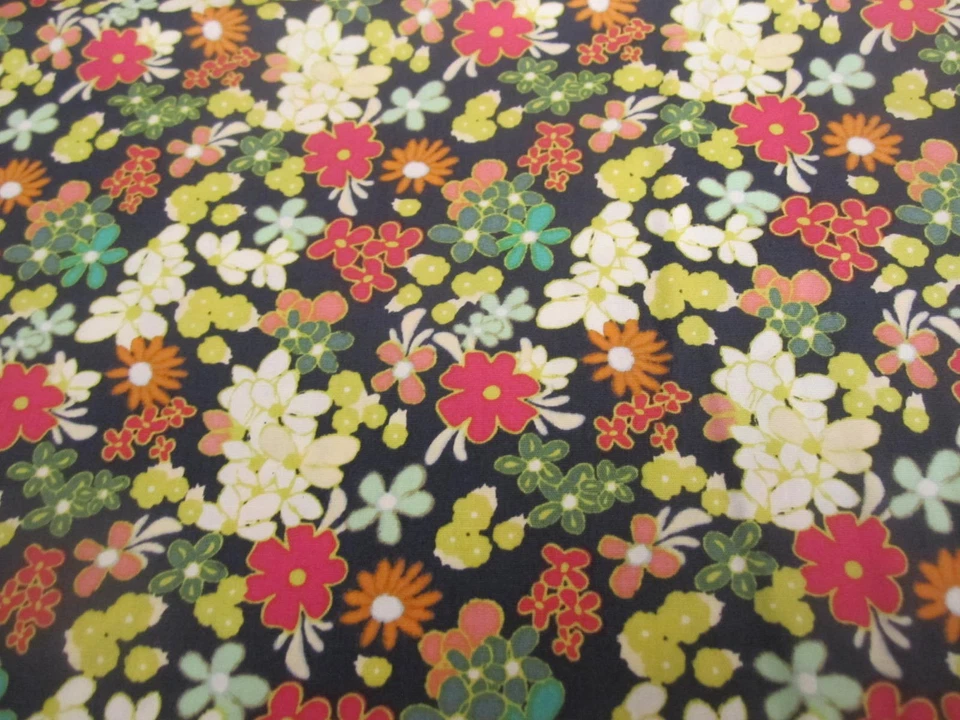 Tela de algodón Carnaby Galería de arte Pat Bravo Retro Brillante Flower Power BTYx 44 Foto 3 de 4