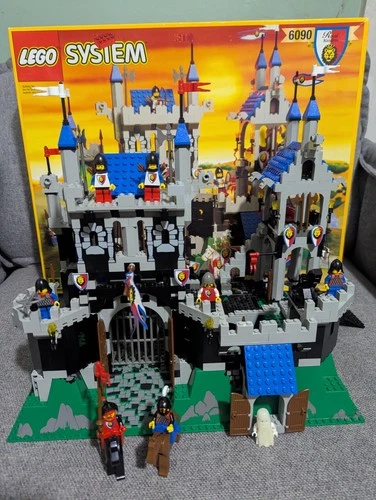 Vintage LEGO System: Royal Knight's Castle 6090 w/Box Manual - 1995 - Incomplete