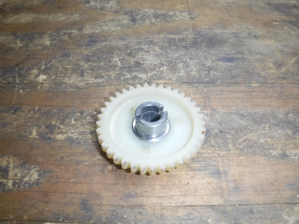 1996 Ds80 Oil Pump Drive Gear 1978 - 2004 - Image 2 of 4