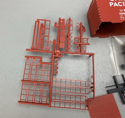 HO E&B Valley Union Pacific B-50-52 Steel Boxcar #126003 Kit For Parts HO4688 - Picture 3 of 7
