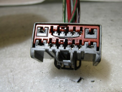 Volvo V70 Mk2 97-00 2.4 D5 engine wiring harness loom connector plug T - Picture 2 of 6