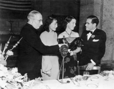 Luise Rainer at an Oscar Ceremony with Louis Mayer 1938 OLD PHOTO