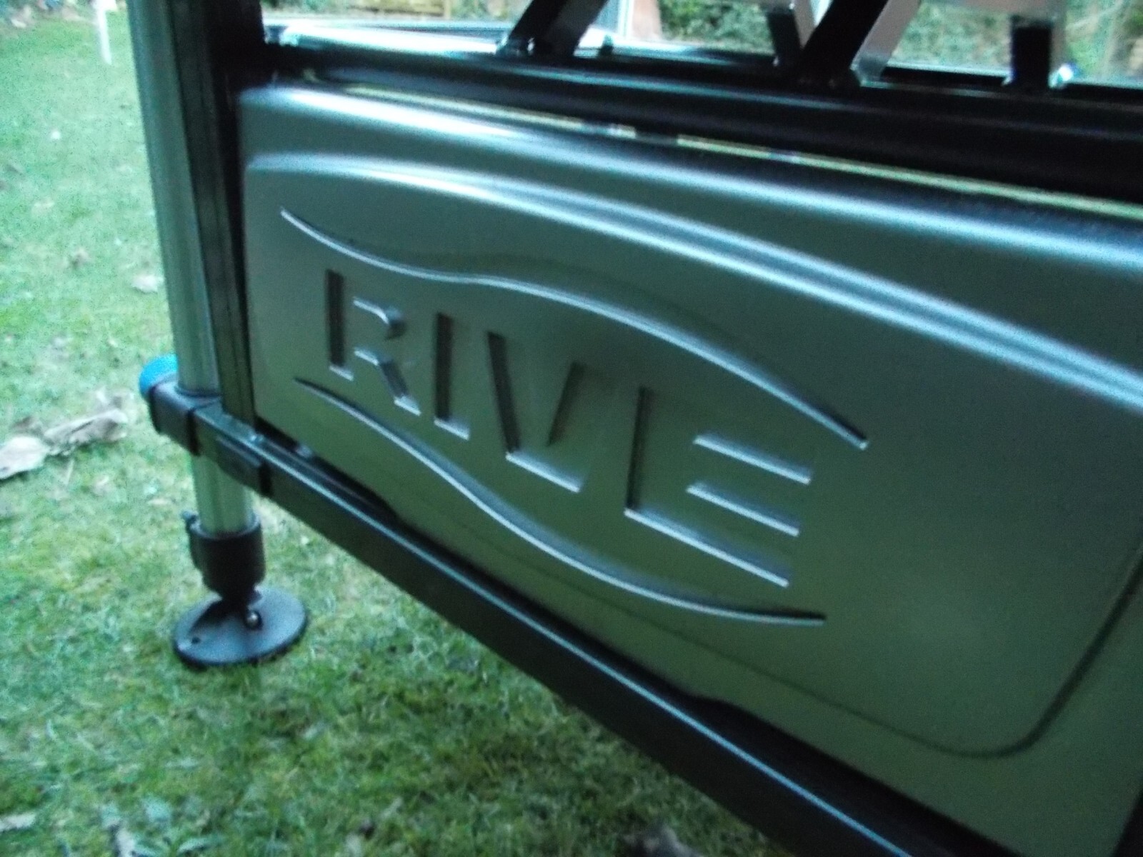 Rive ST8 Giro D36 Feeder fishing seat box + wheel kit FISHING SET UP eBay