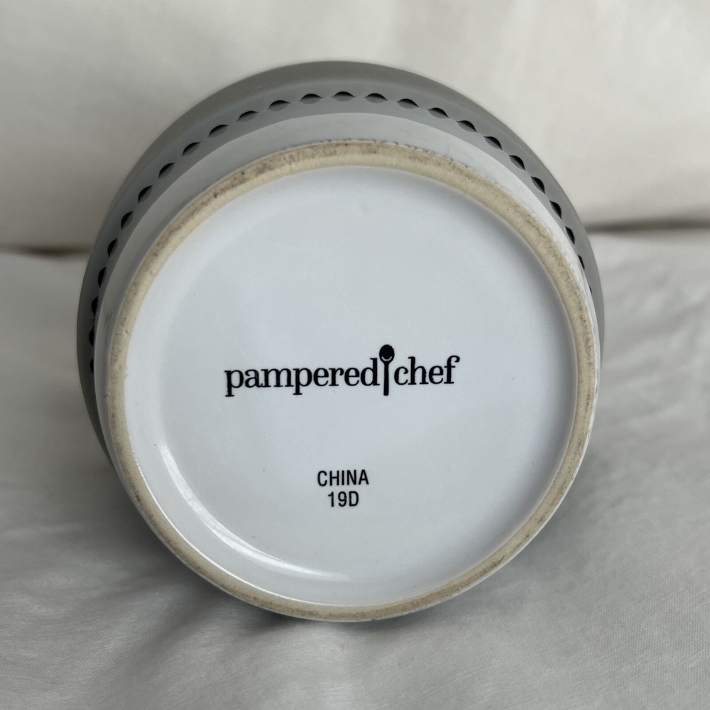 Pampered Chef Microwave Ceramic Egg Cooker for Perfect Eggs #1529