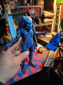 NECA NES JUNGLE HUNTER PREDATOR 8 bit 7" Movie Video Game NINTENDO Action Figure