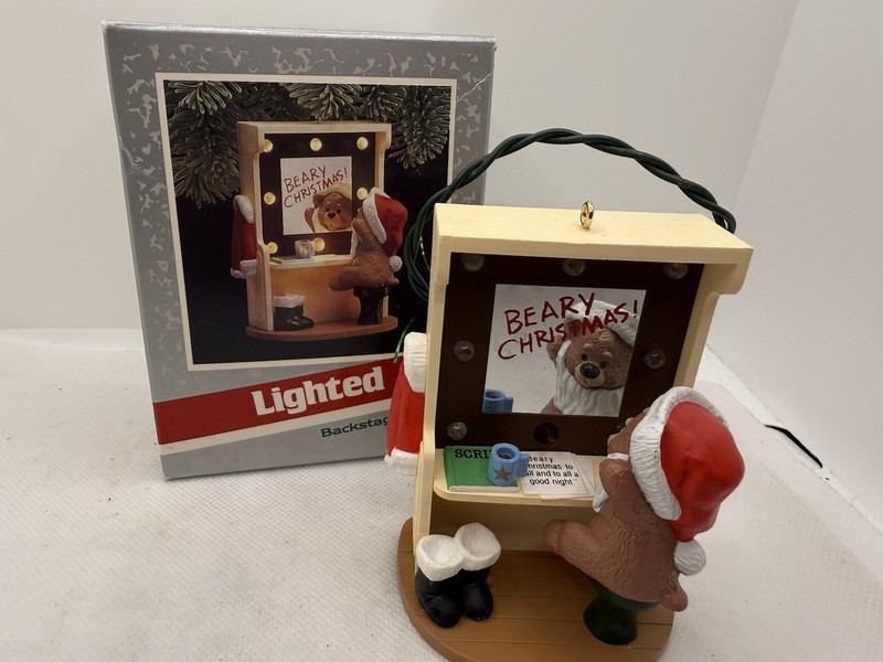 Hallmark Ornament: 1989 Backstage Bear, QLX7215