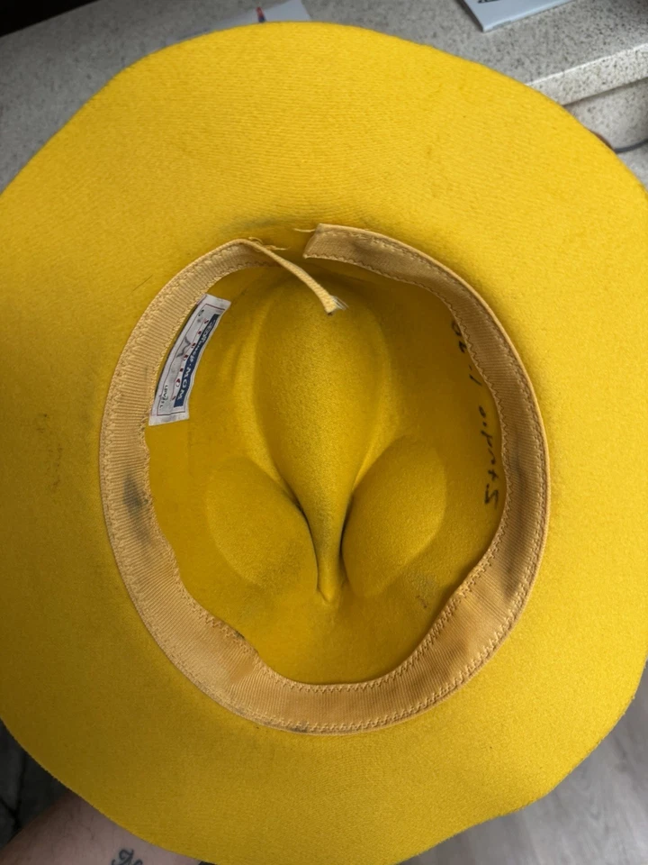 Sombrero Dick Tracy Oficial Disney Studios (Réplica Amarilla) Usado En Eventos Foto 3 de 4