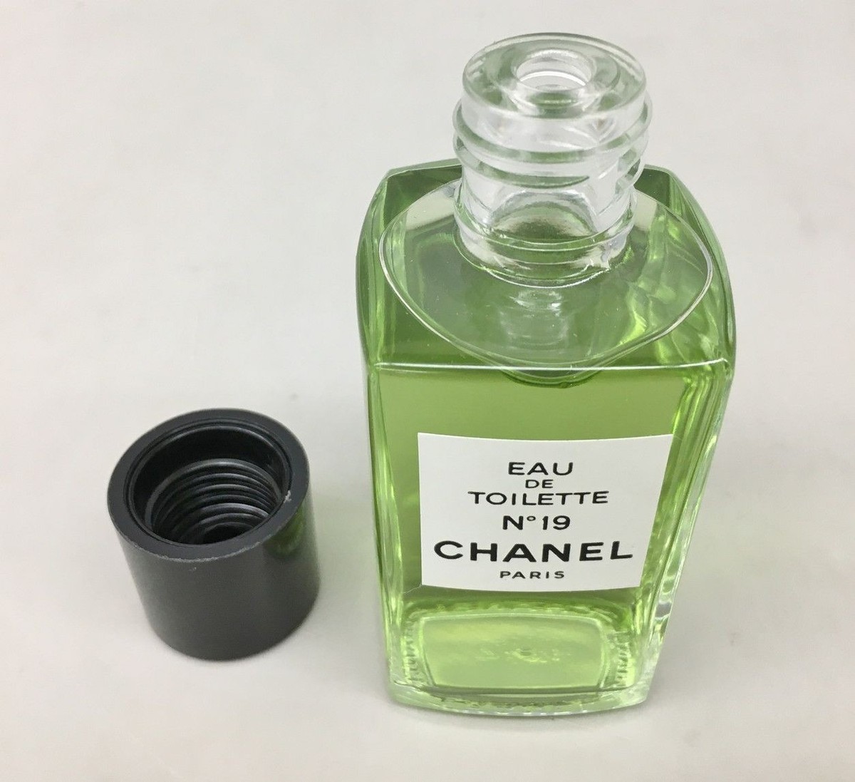 シャネル 香水 N°19 Eau de Toilette 100ml N°19 Eau De Toilette Spray - 3.4 FL. OZ. | CHANEL