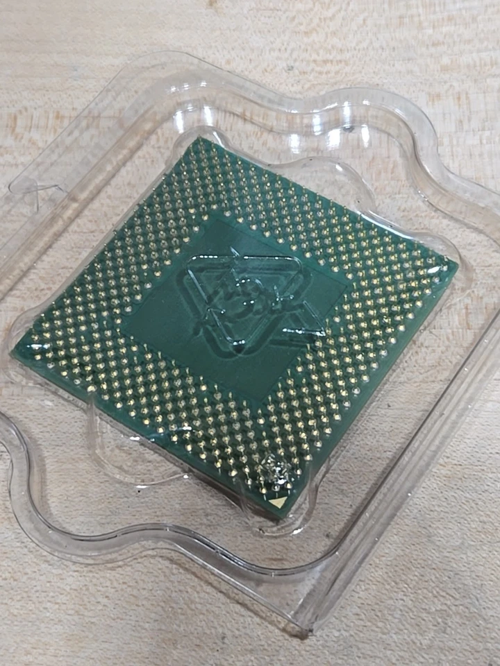 Vintage AMD Athlon For Windows XP 2500+ Heatsink Fan Processor Open Box - Image 3 of 4