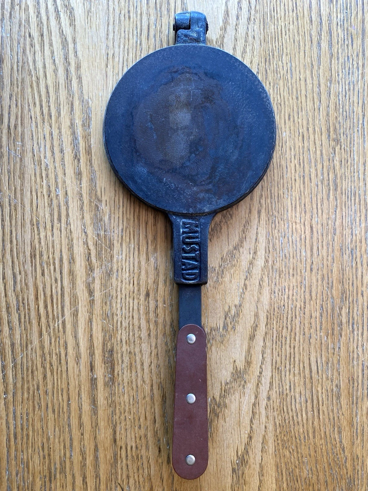 Antique Norwegian Scandinavian Mustad Cast Iron Krumkake Cookie Pizzelle Maker
Opens in a new window