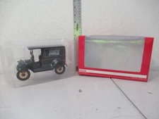 Coca-Cola Coke 1917 Model T car NEW in opened box 1:24 delivery truck