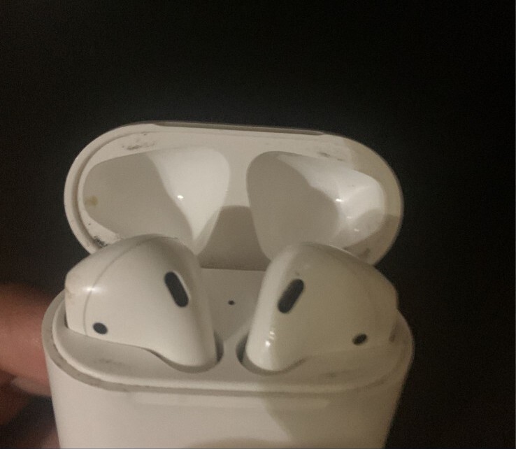 Wireless Apple AirPods with Charging Case-image