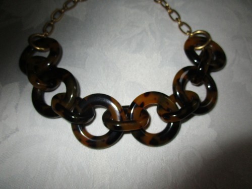 J Crew Tortoise Resin Lucite Large Link Necklace Signed Gold Tone Very Good - Picture 5 of 11