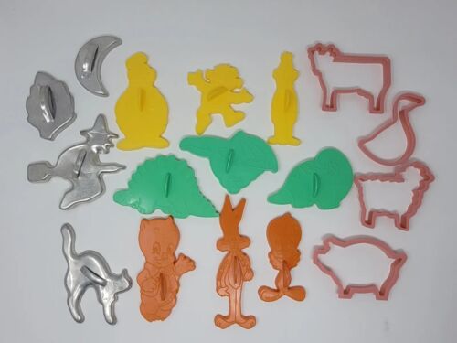 Wilton Vintage Cookie Cutters Looney Tunes Sesame Street Dinos Farm Animals '70s - Picture 1 of 7