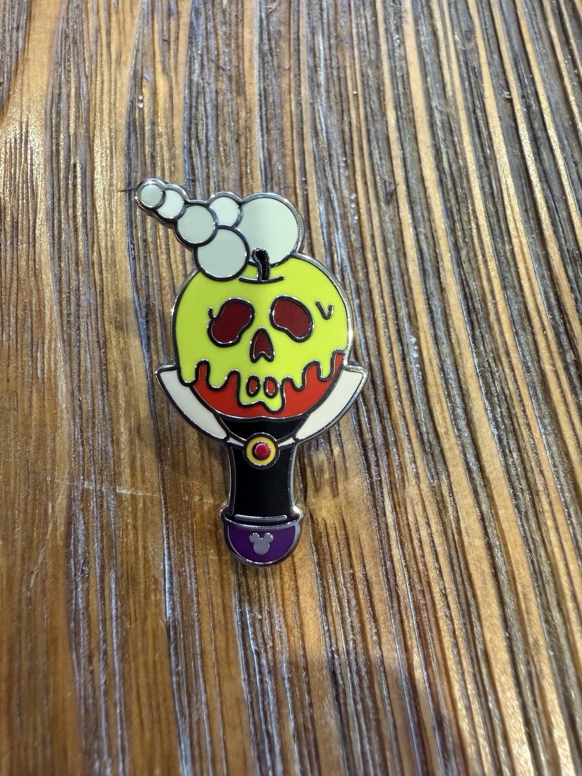2025 WDW Wave B Hidden Disney Pin Poison Apple Bubble Wand Chaser