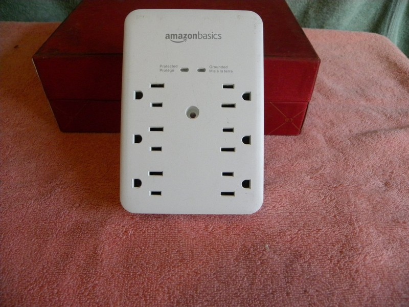 AMAZON BASICS - 6 OUTLET WALL MOUNT SURGE PROTECTOR