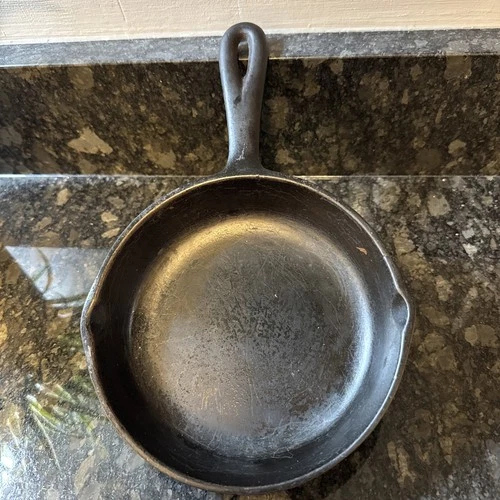 Vintage Unmarked BSR Birmingham Range & Stove 3A Cast Iron Skillet 6.3" -Nice !