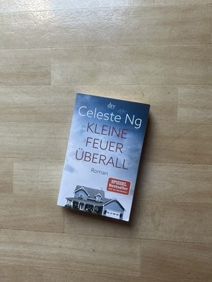 Kleine Feuer überall von Celeste Ng (2019, Taschenbuch)