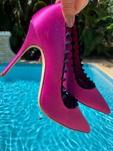 manolo blahnik pink sandals