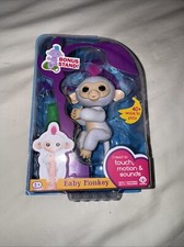 ORIGINAL FINGERLINGS BABY MONKEY SOPHIE WITH BONUS STAND
