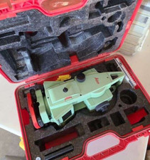 Leica TC705 Total Station con custodia rigida