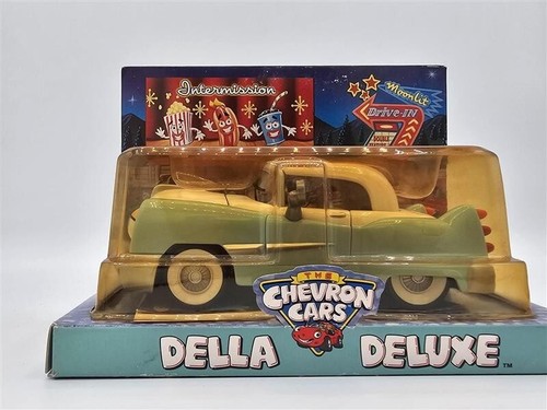 Chevron Cars Della Deluxe 2001 neu versiegelt in Box VERFÄRBTE BOX