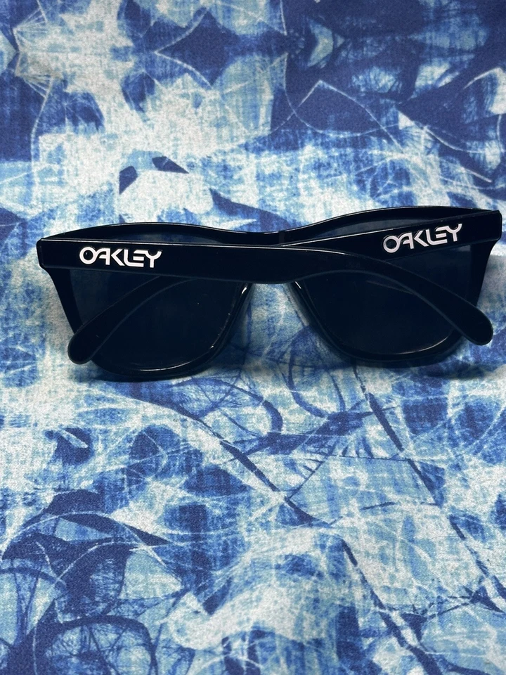 OAKLEY PIELES DE RANA NEGRAS OO9013-C455 55-17 139 Foto 3 de 4