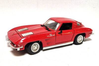 gebraucht! Revell 8613 Chevrolet Corvette Stingray 1963 rot Maßstab 1:24 