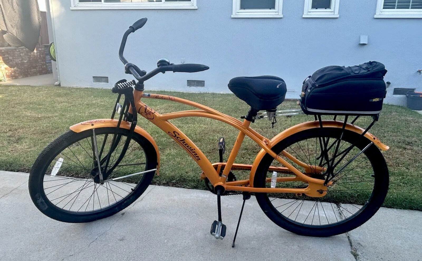 schwinn yellow cruiser bike