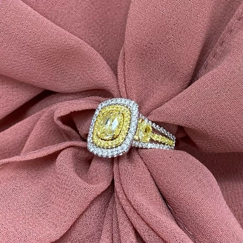 Bague de fiançailles diamant jaune fantaisie naturelle coupe coussin GIA 2,47 CT or 18 carats - Photo 3 sur 6