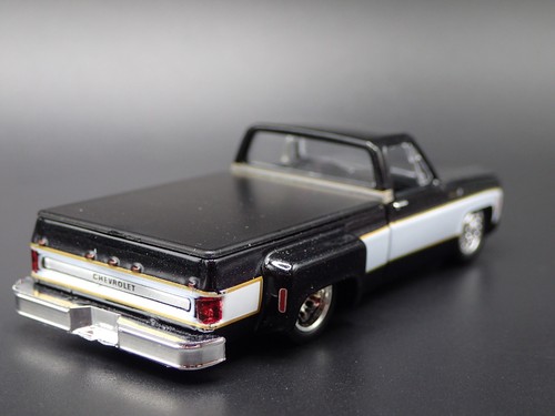 1977 CHEVY CHEVROLET SILVERADO 30 DUALLY SQUAREBODY TRUCK 1/64 DIECAST MODEL CAR - Picture 9 of 10
