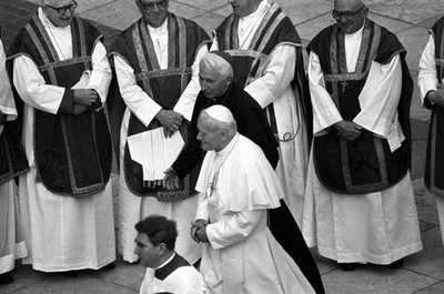 The Archbishop of Westminster Cardinal Basil Hume escorts Pope Joh- Old Photo