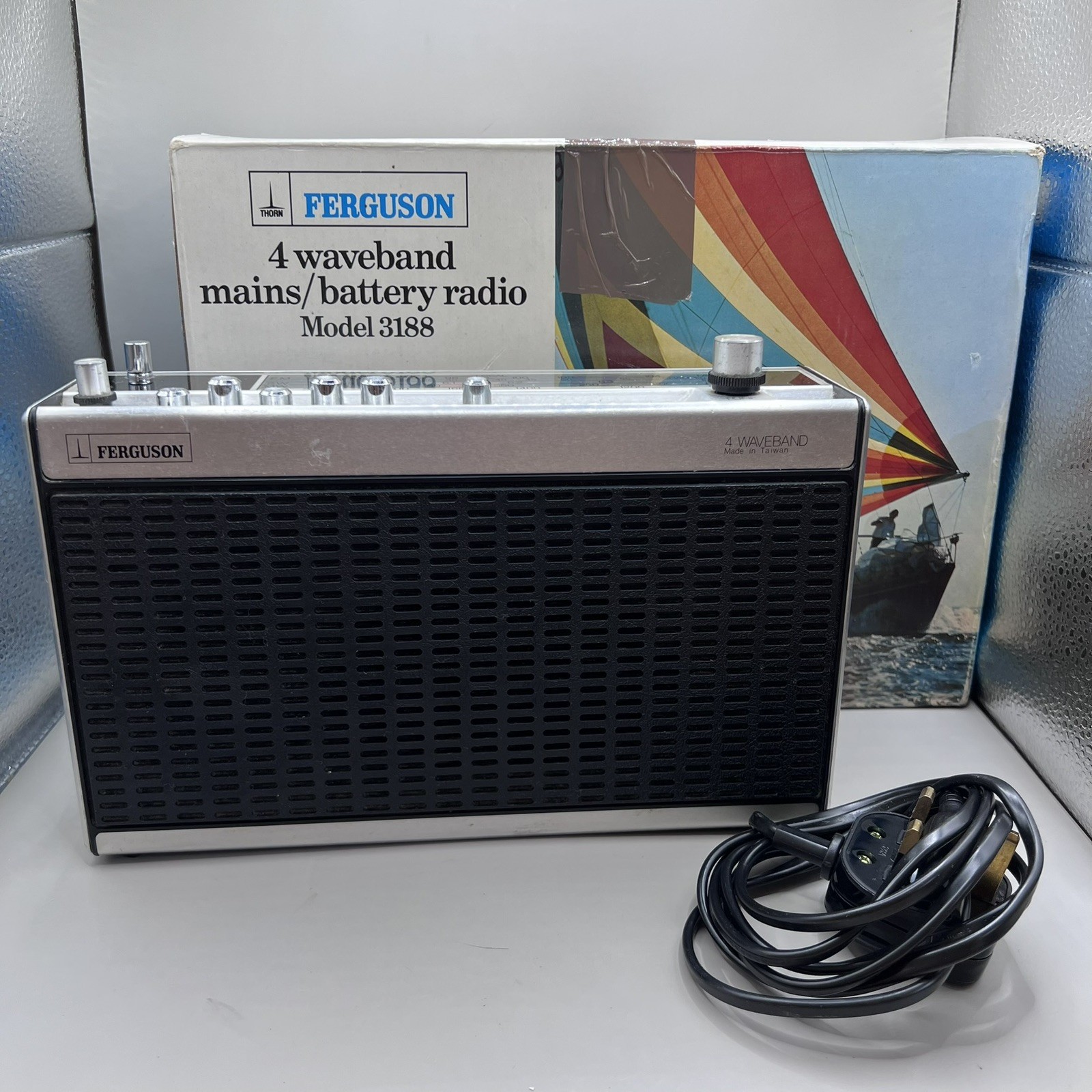 Vintage Ferguson 3188 Portable 4 Waveband Transistor Radio - Boxed and Working