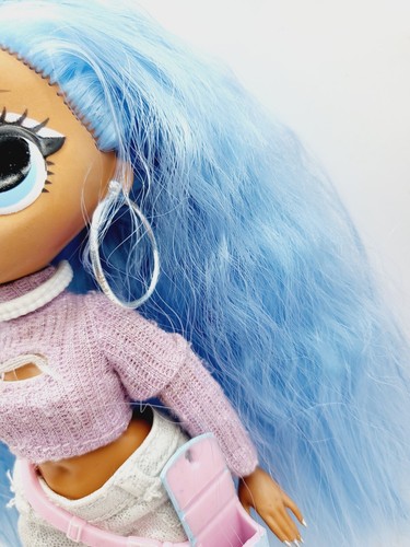 LOL Surprise! OMG Winter Disco Snowlicious Blue Hair Fashion Doll - Picture 8 of 10