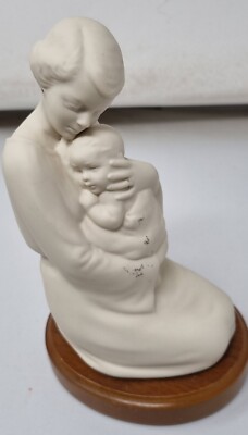 Florence P. Hansen Classics Porzellan CHERISHED MOMENTS Mutter & Kind Holzsockel